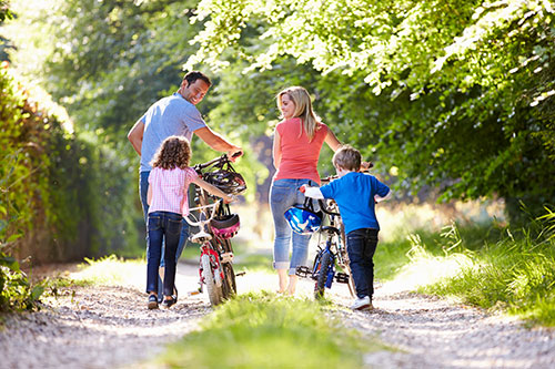 Vélo en famille lors de vos vacances sur Voie verte des Gaves